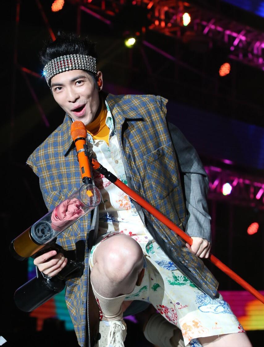 男士穿衣搭配杂志萧敬腾,萧敬腾日常穿搭男