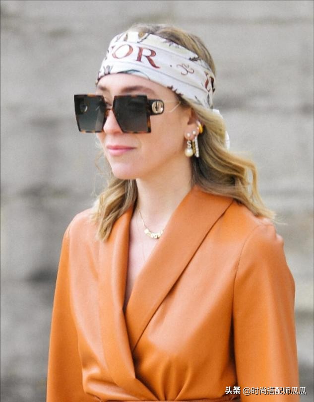 这个春天学会用“发带”凹造型,承包你一年的时髦