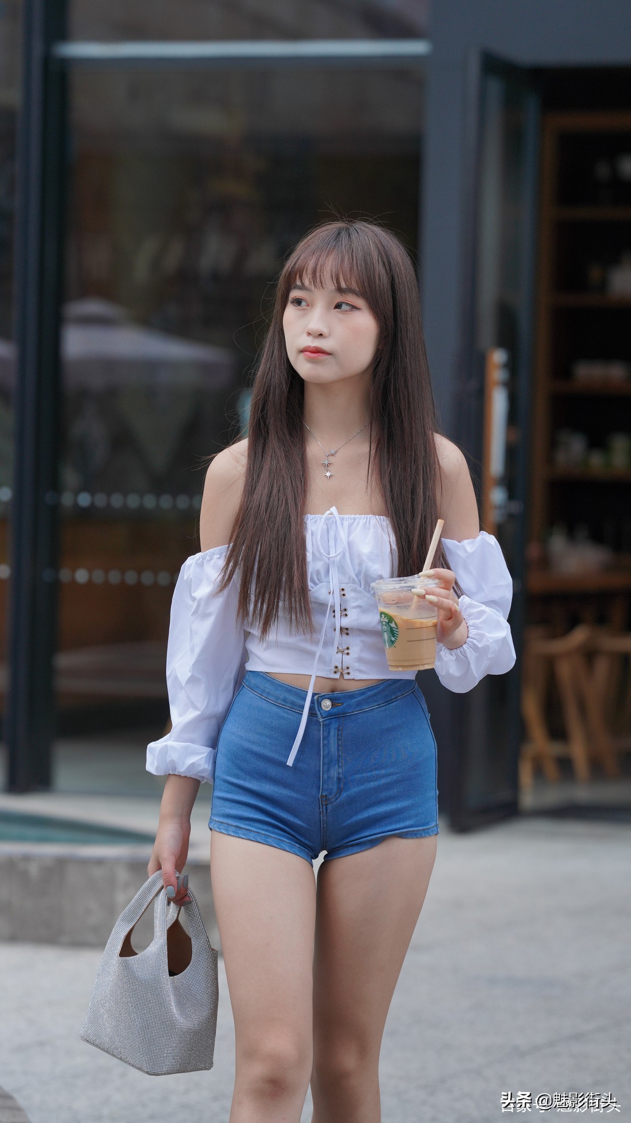 牛仔短裤搭配什么上衣女小学生,男宽松牛仔短裤怎么搭配上衣