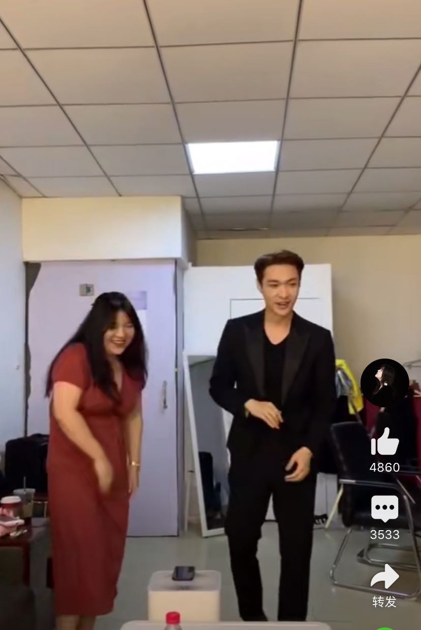 传杨天真和张艺兴闹掰，杨天真发两人跳舞视频辟谣