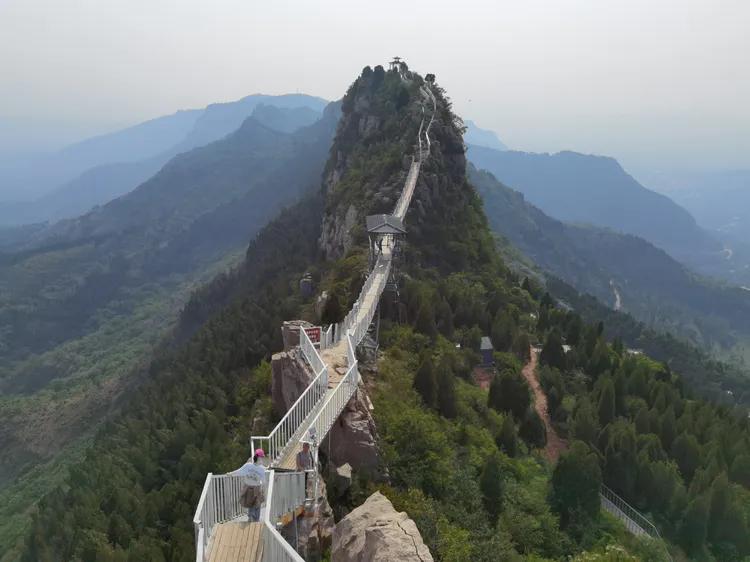 济南灵岩大佛山景区,济南灵岩寺大佛风景区