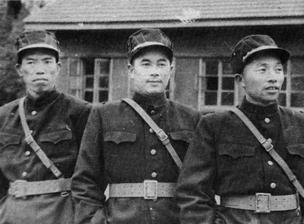 这位江姓少将成就大：手下出了一位上将，两位军区司令员