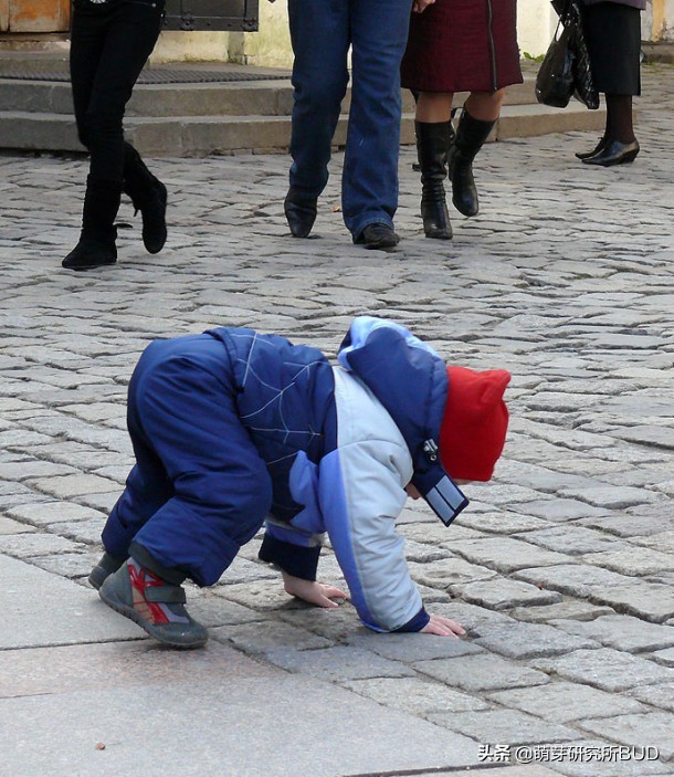 宝宝意外摔下来怎么安慰,宝宝跌落