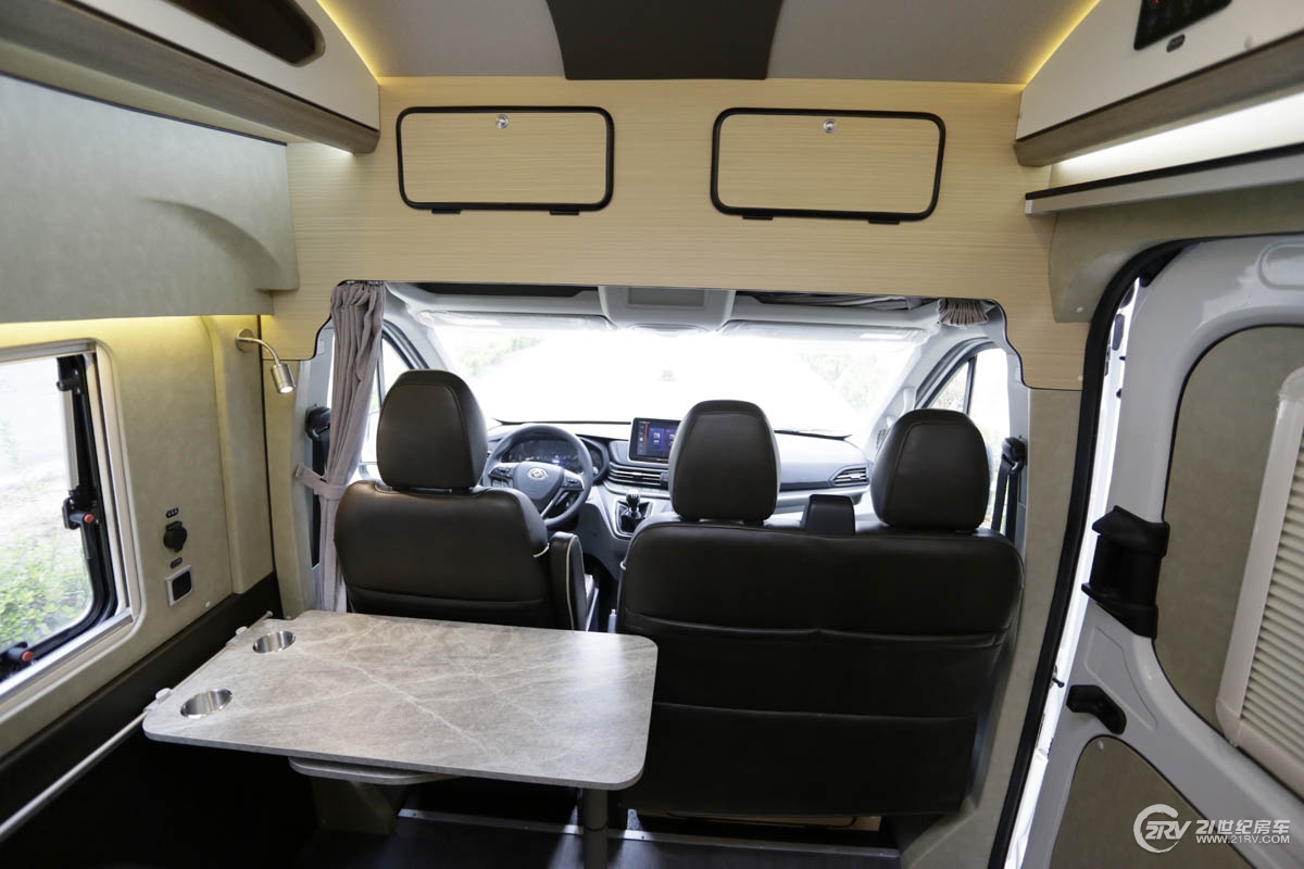 25万大通v90七座,大通v90自动挡5.95米长轴高顶房车