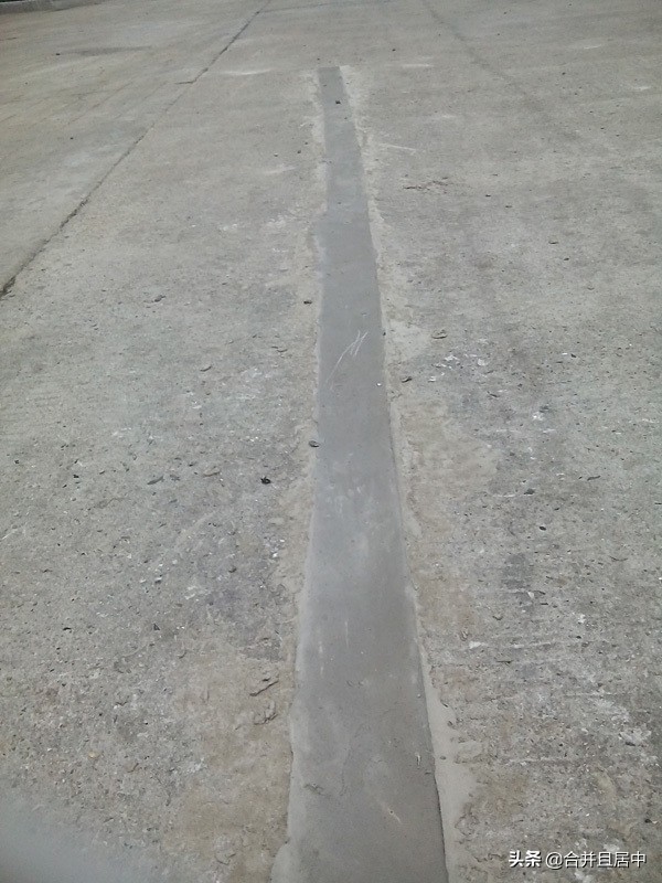 水泥路面补裂缝用哪种填缝胶好,水泥路面裂缝是什么原因造成的