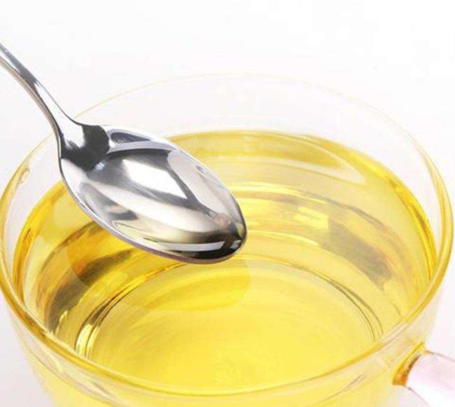 绿萝浇水加点它轻轻松松养爆盆,怎样才能让绿萝枝繁叶茂又绿又亮