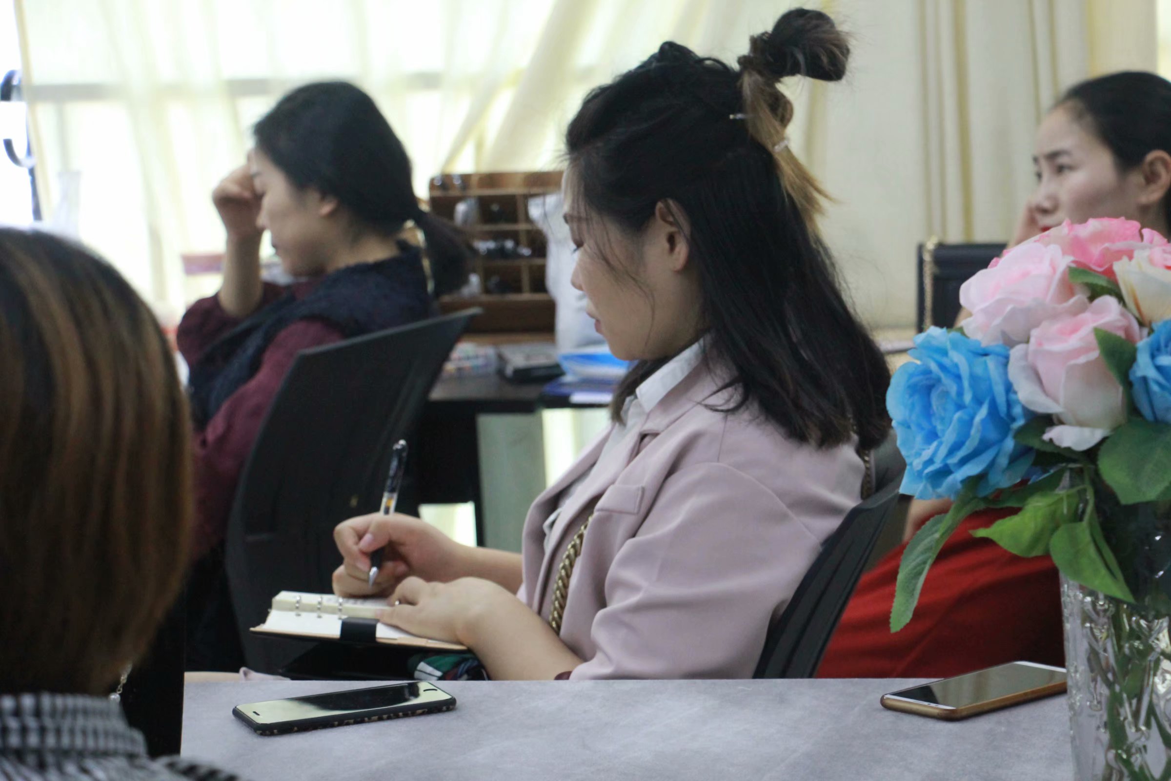 花木色彩和服装搭配,服装色彩搭配方法