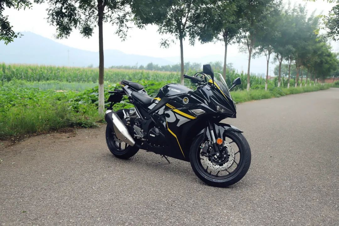 魅影s450摩托车测评,无极250rr和诺马魅影255s哪个质量好