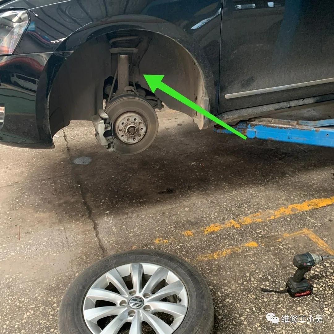 帕萨特打方向盘有吱吱异响,帕萨特原地方向盘转动有咯咯异响