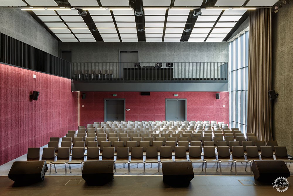 斑斓世界中的一抹白——基辅GymnasiumА+学校