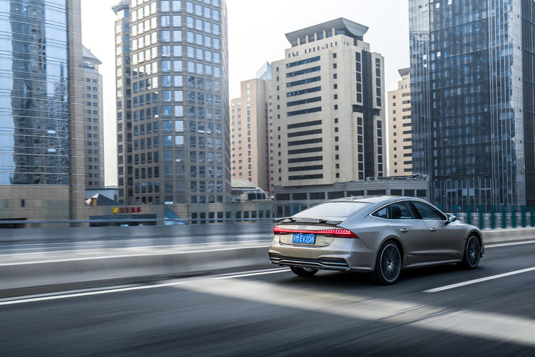 优雅的绅士全新奥迪a7海外实拍,新一代奥迪a7试驾