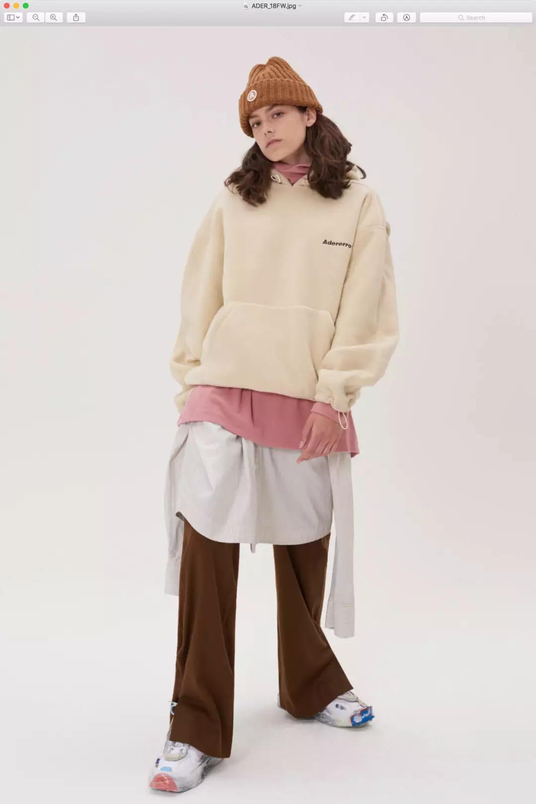 绿色丝绸吊带蝴蝶结金泫雅同款,金泫雅同款穿搭