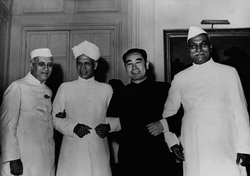 记者提问：老蒋回大陆，能担任什么职位？总理微微一笑说了五个字