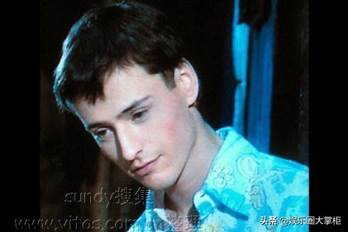 从海豚音王子到酒后开枪被拘,维塔斯的故事远比你想得更加恶劣