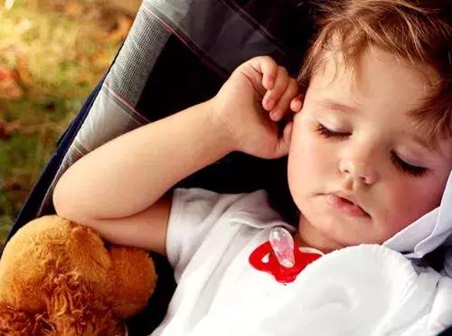 宝宝晒黄疸晒太阳晒伤了怎么办,宝宝晒太阳退黄疸视频