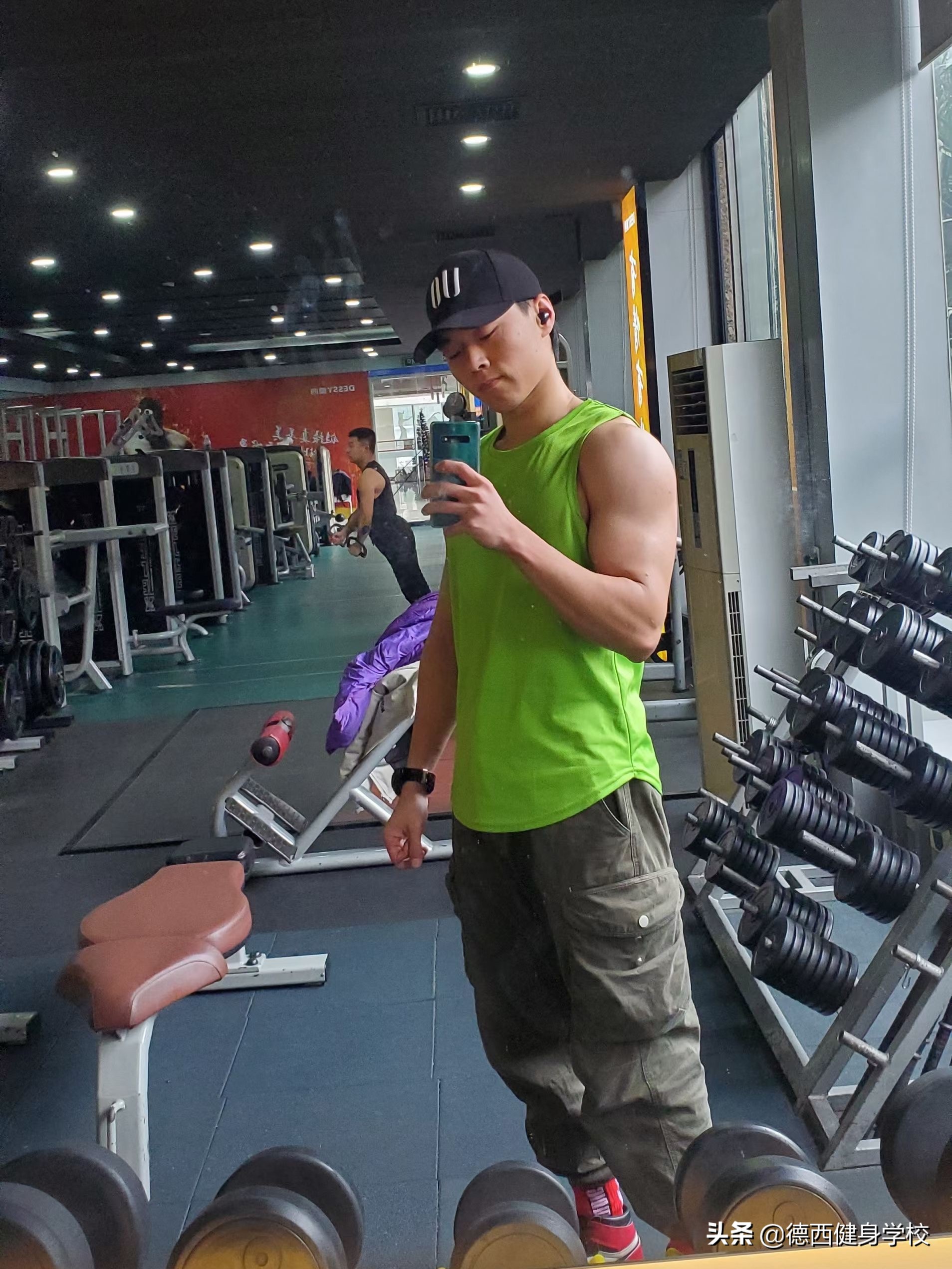 健身教练摆拍姿势图片,健身教练形象照p图换脸