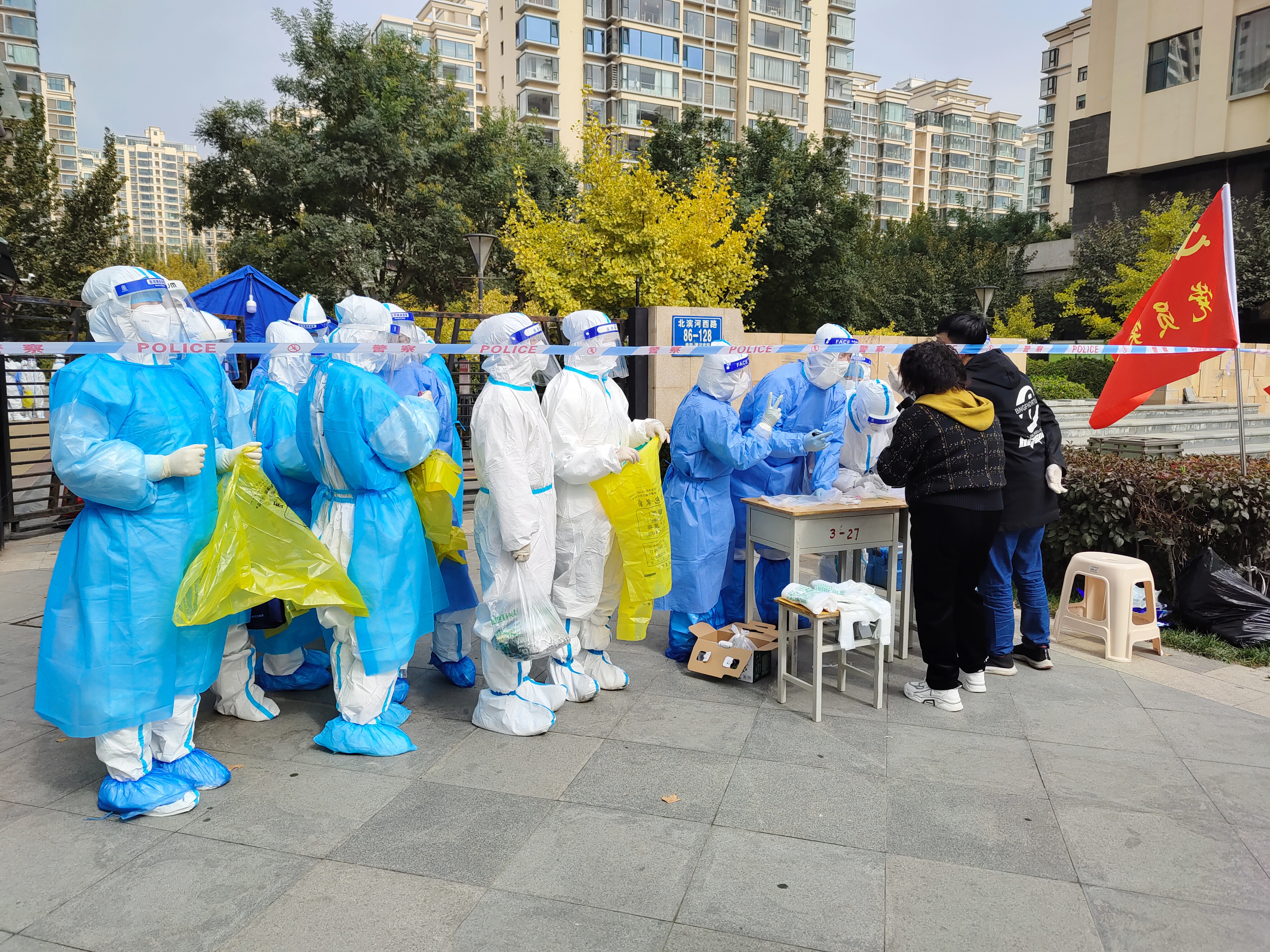 疫情防控安宁在行动致敬白衣天使,安宁区社工委