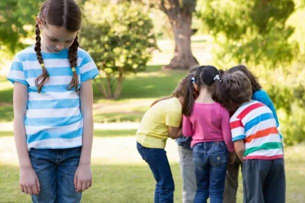 小孩社交恐惧症如何正确引导,孩子有社交恐惧症怎么正确引导