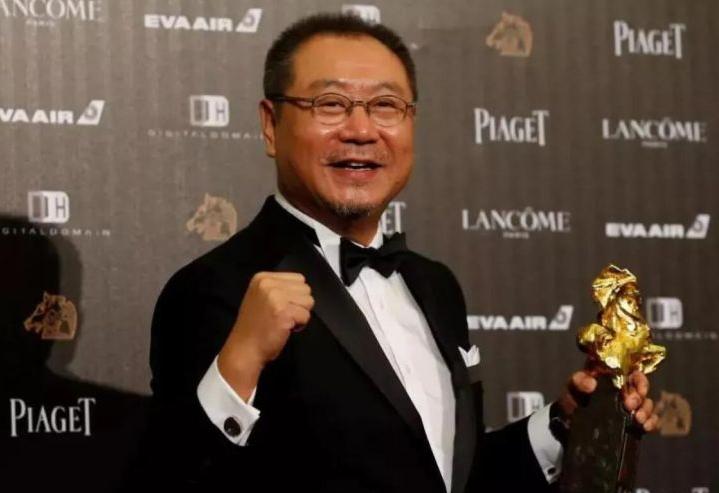 个子矮怎么穿西装好看,小个子穿格子西装搭配各种穿法