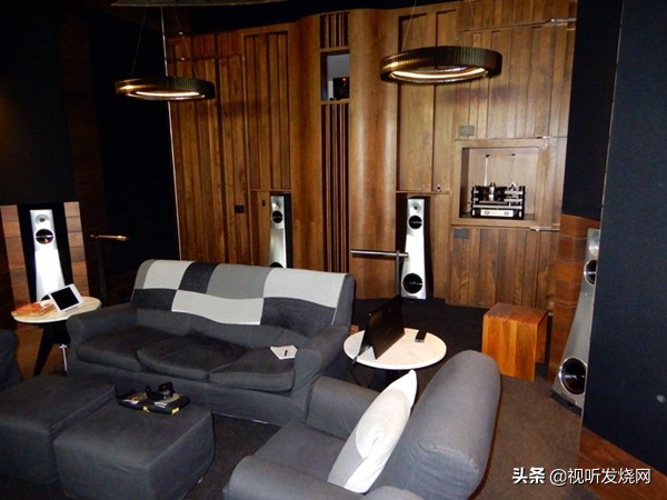 一切都是“最好的”：山谷里的AV乐园