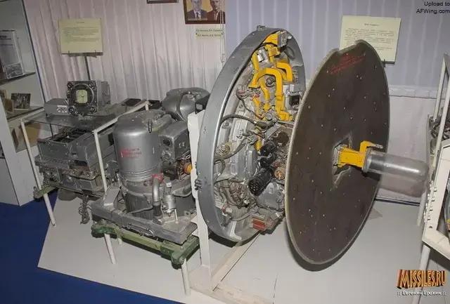 *藏西**上空的狐蝠梦魇