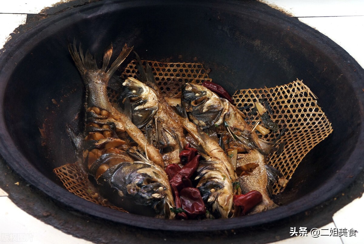 炖鱼去腥用什么方法最好呢,烹饪鱼去腥小技巧