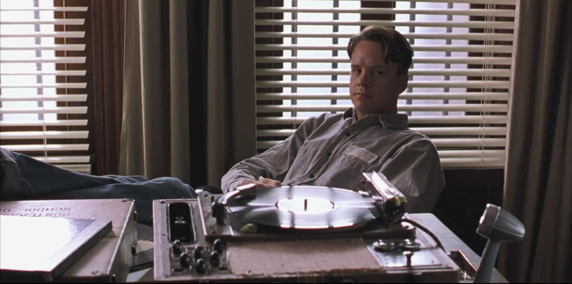 肖申克的监狱生活,肖申克的救赎监狱长贪污片段