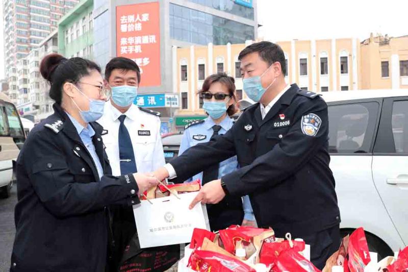 人民警察踊跃献血传递正能量,公安局组织公益献血活动