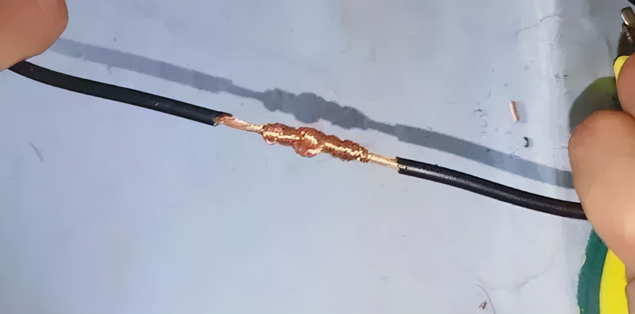 空开用电时不跳闸不用电反而跳闸,空开烧断电线不跳闸怎么回事