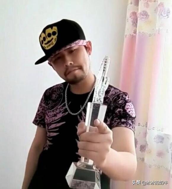 模仿秀都开演唱会了,还有人分不清真假,这不属于打假范围吗?