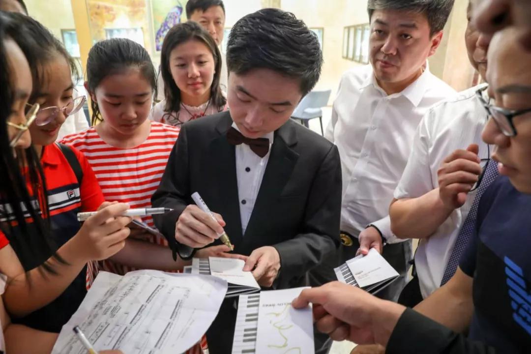 “碧罗珠宝之夜”沈文裕钢琴独奏音乐会完美举行