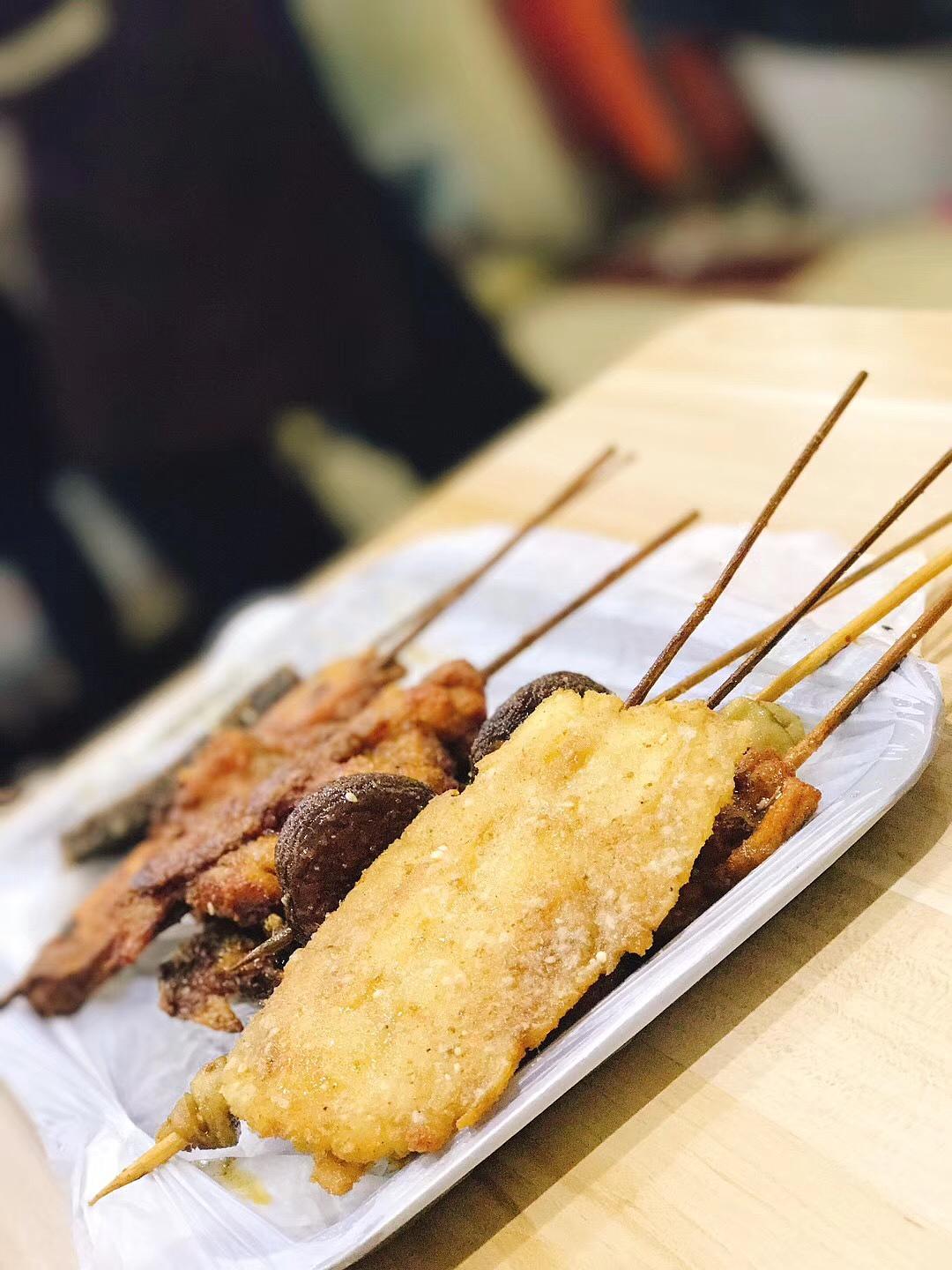 泉州酸甜口炸串,小学门口炸串酱料超香