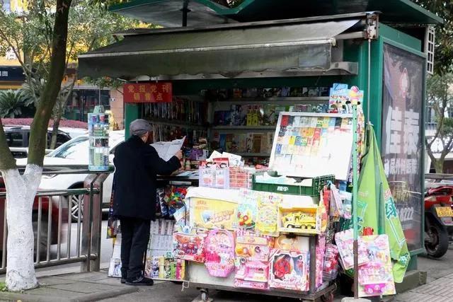 《瑞丽》、《当代歌坛》、电话卡…再见了，天津正在消失的报刊亭