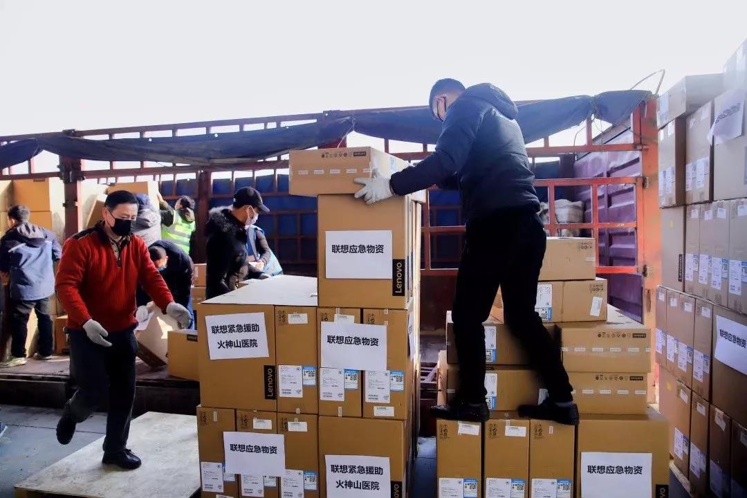 与时间赛跑,为生命逆行,星夜兼程奔向武汉