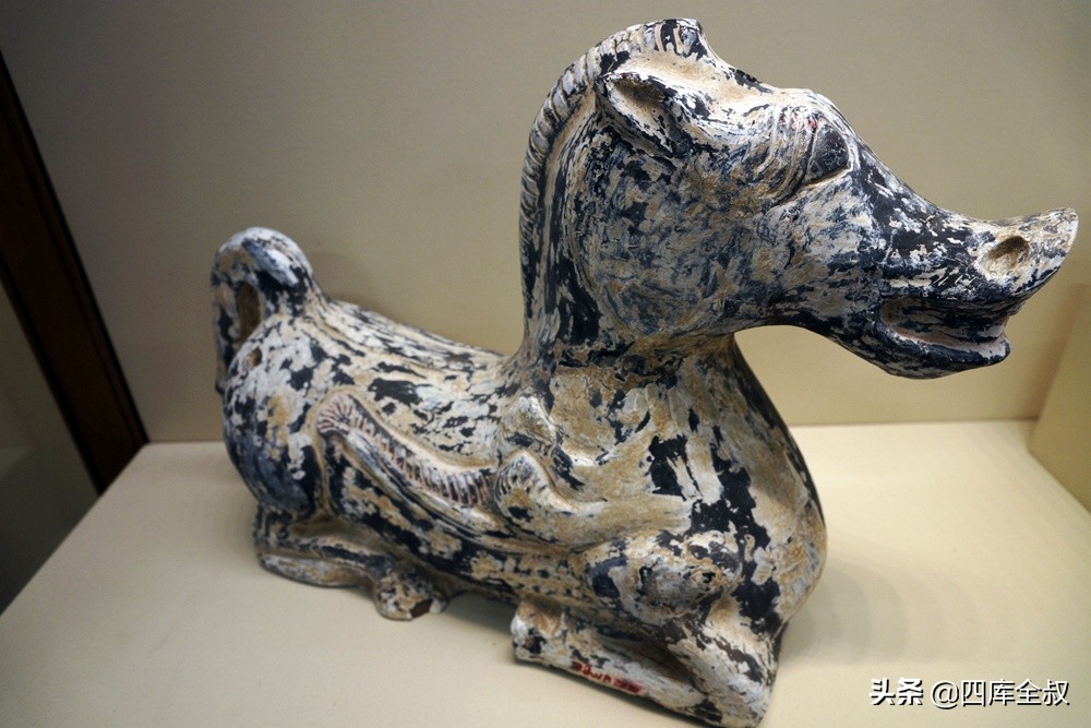 汉代彩绘俑一级文物图片高清,古代文物绘画线描三彩俑