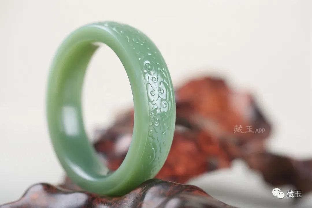 和田玉手镯买什么样的好,和田玉手镯新手入手怎么选