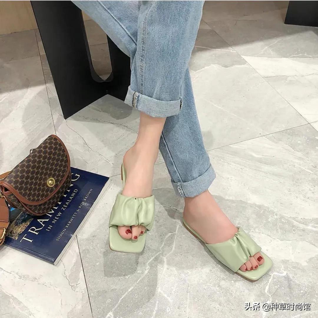 方头的凉鞋不适合什么脚型,脚型瘦长穿什么鞋型凉鞋好看