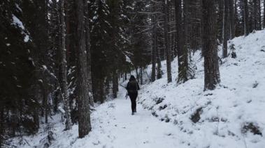 葬礼当天，她成为了四个孩子的“后妈”，网友：这是童话故事吧