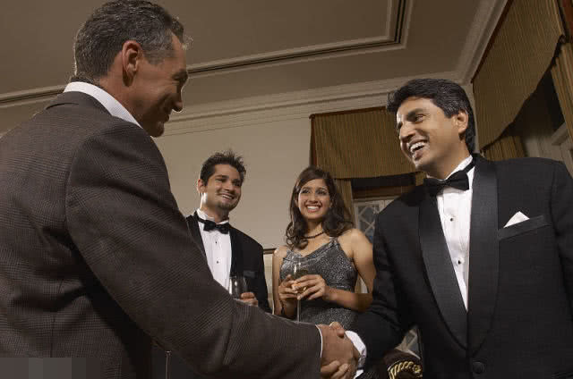 利益面前真的没有亲情的句子,亲情在金钱面前真的不值