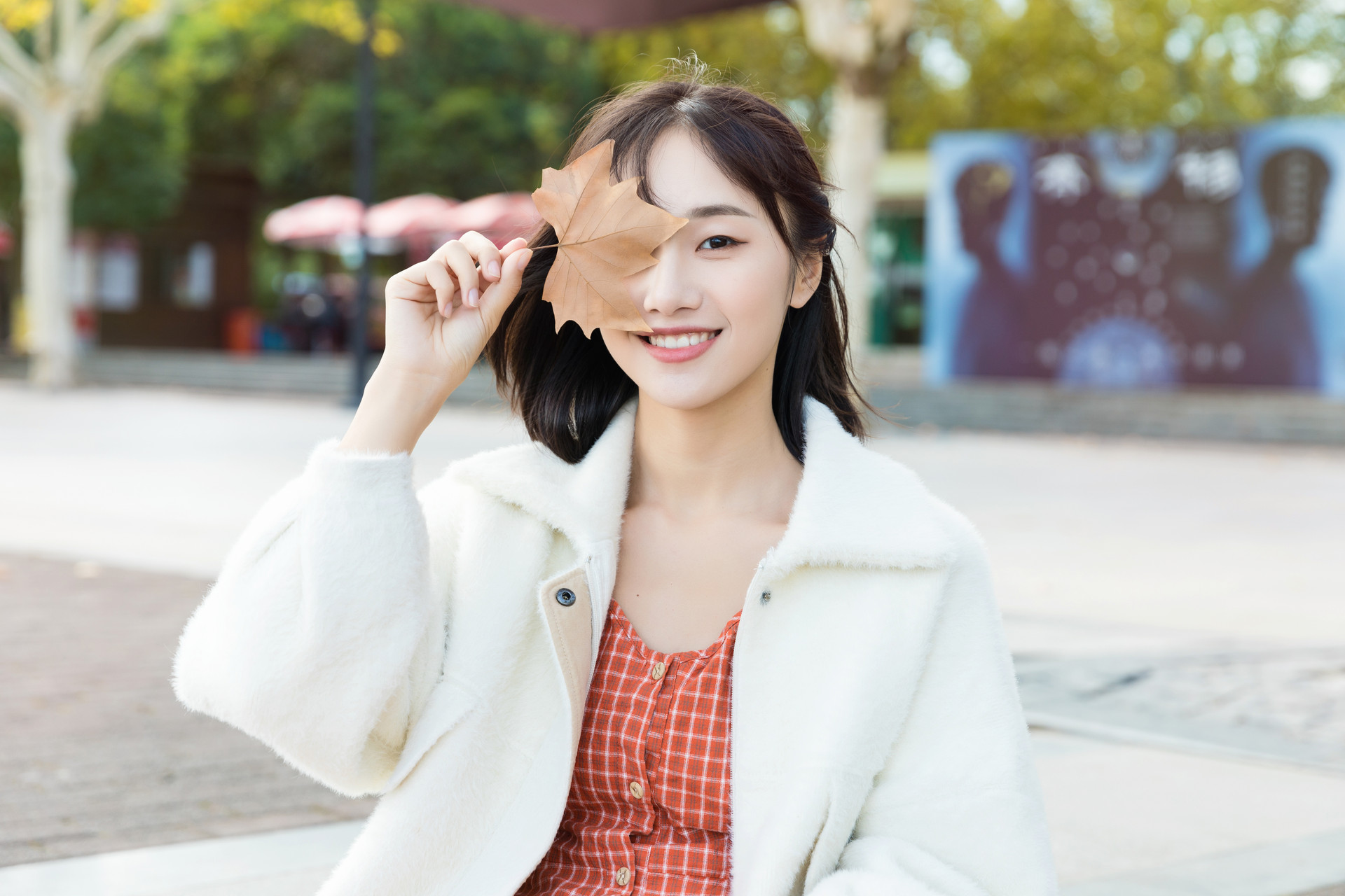 刚认识一个女孩子该怎么样追求,怎么去追一个刚认识的女孩