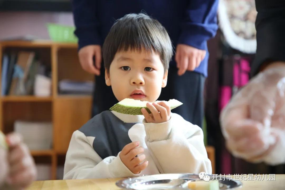 你好,小宝贝:世纪星艺术学院幼儿园新生半日体验活动