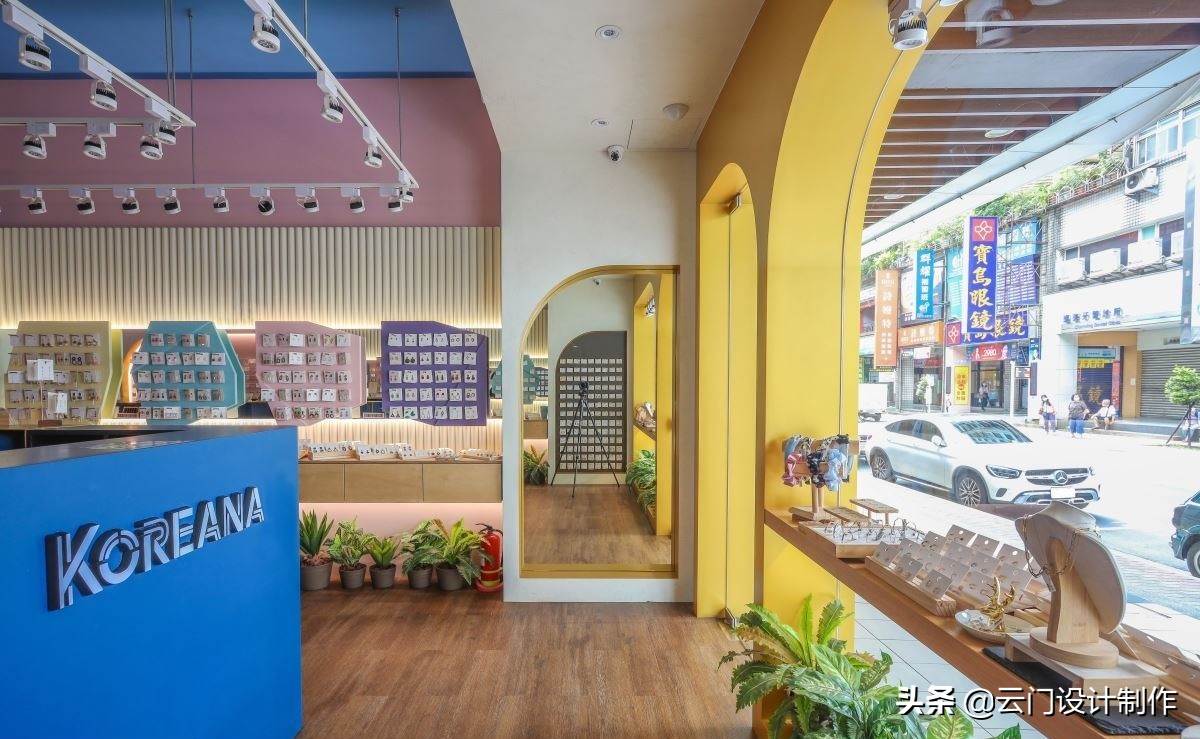 饰品游乐园！回转寿司陈列台与粉嫩饰品墙混搭，满足少女们购物欲