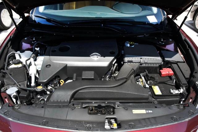 日产西玛海外改款来袭还值得买吗,外观不输百万车