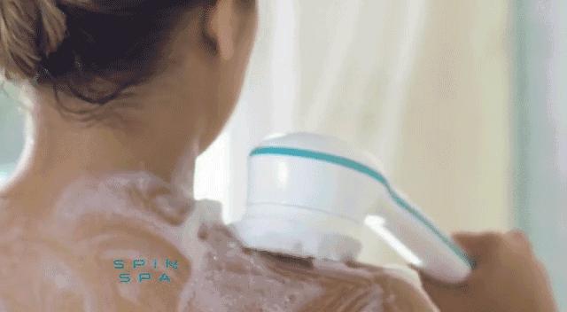 背部搓澡的方法,一个人搓澡怎么搓到后背