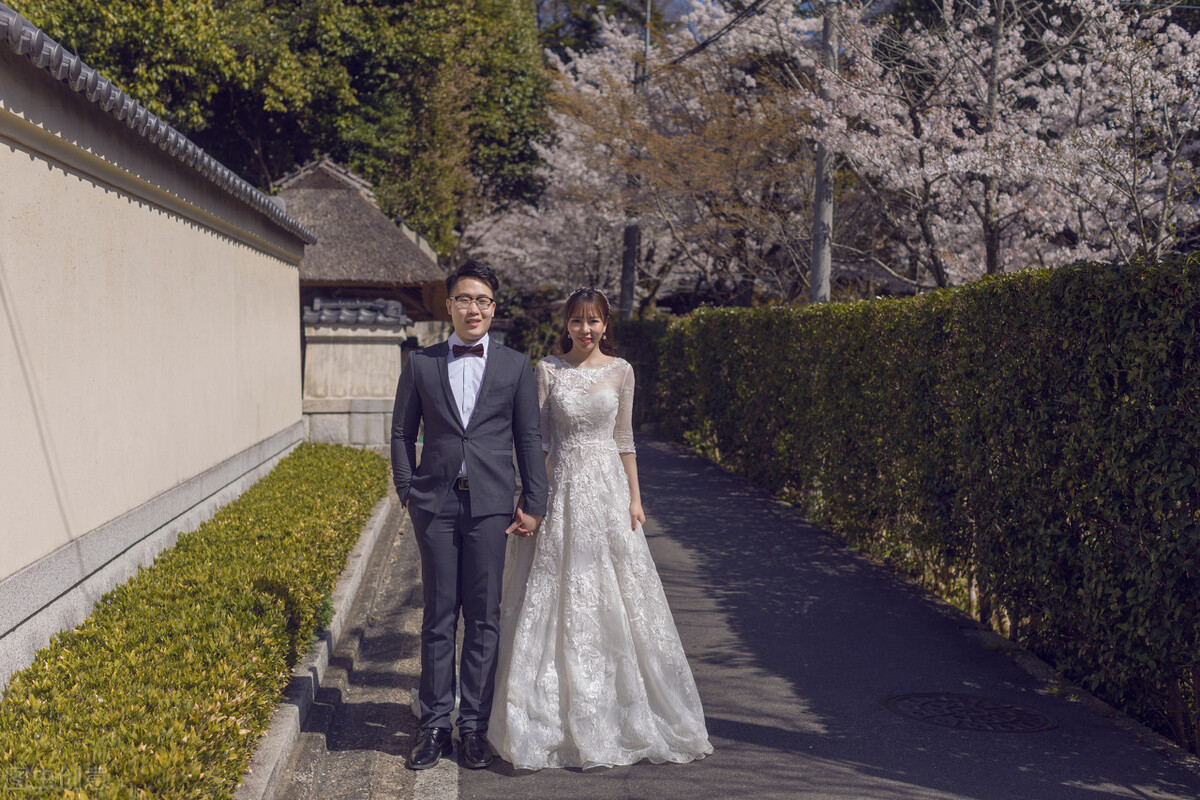 婚纱照男生怎么笑才自然好看,不知道拍什么婚纱照风格怎么办