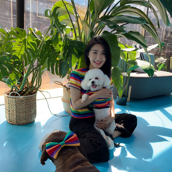 李菲儿照片白衣,李菲儿穿白色简约t恤