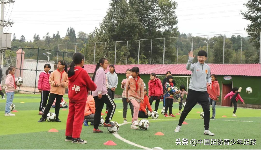 中国足协女足进校园系列公益活动走进云南宣威