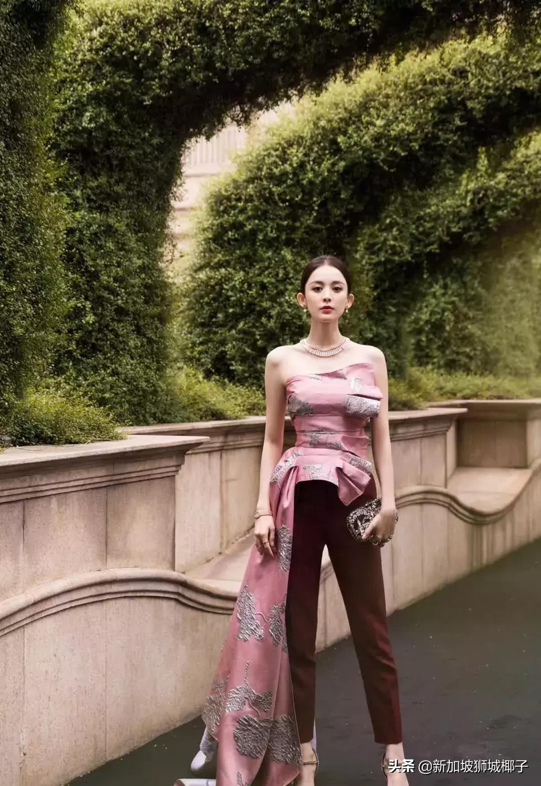 新加坡首位被环球签约艺人,新加坡形象代言人