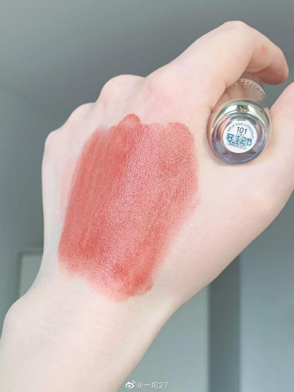 快买了这只口红来人间水蜜桃学院报道!