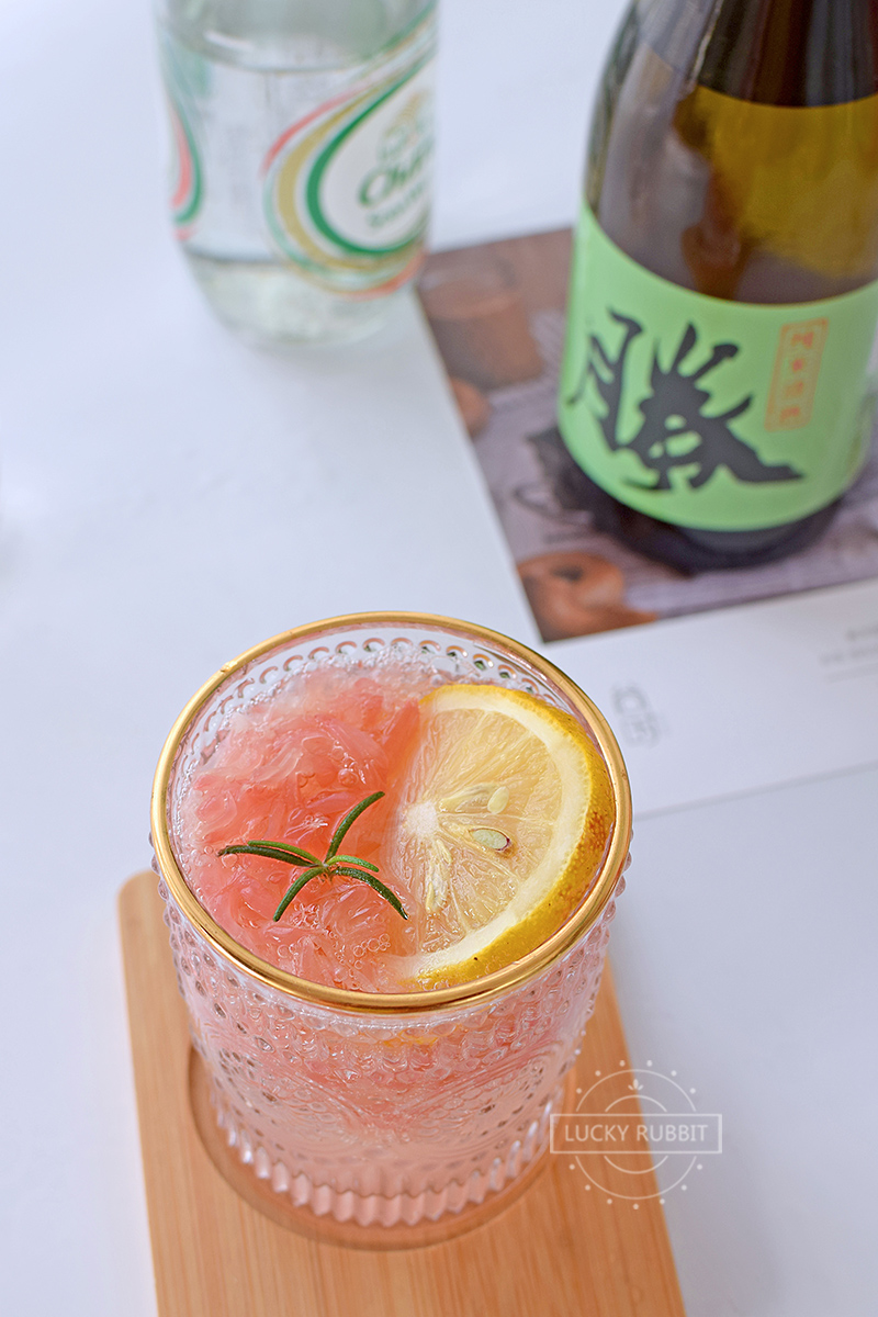 刚到手就拆开的好礼,做一杯少女心饮料,闺蜜看了开车过来喝